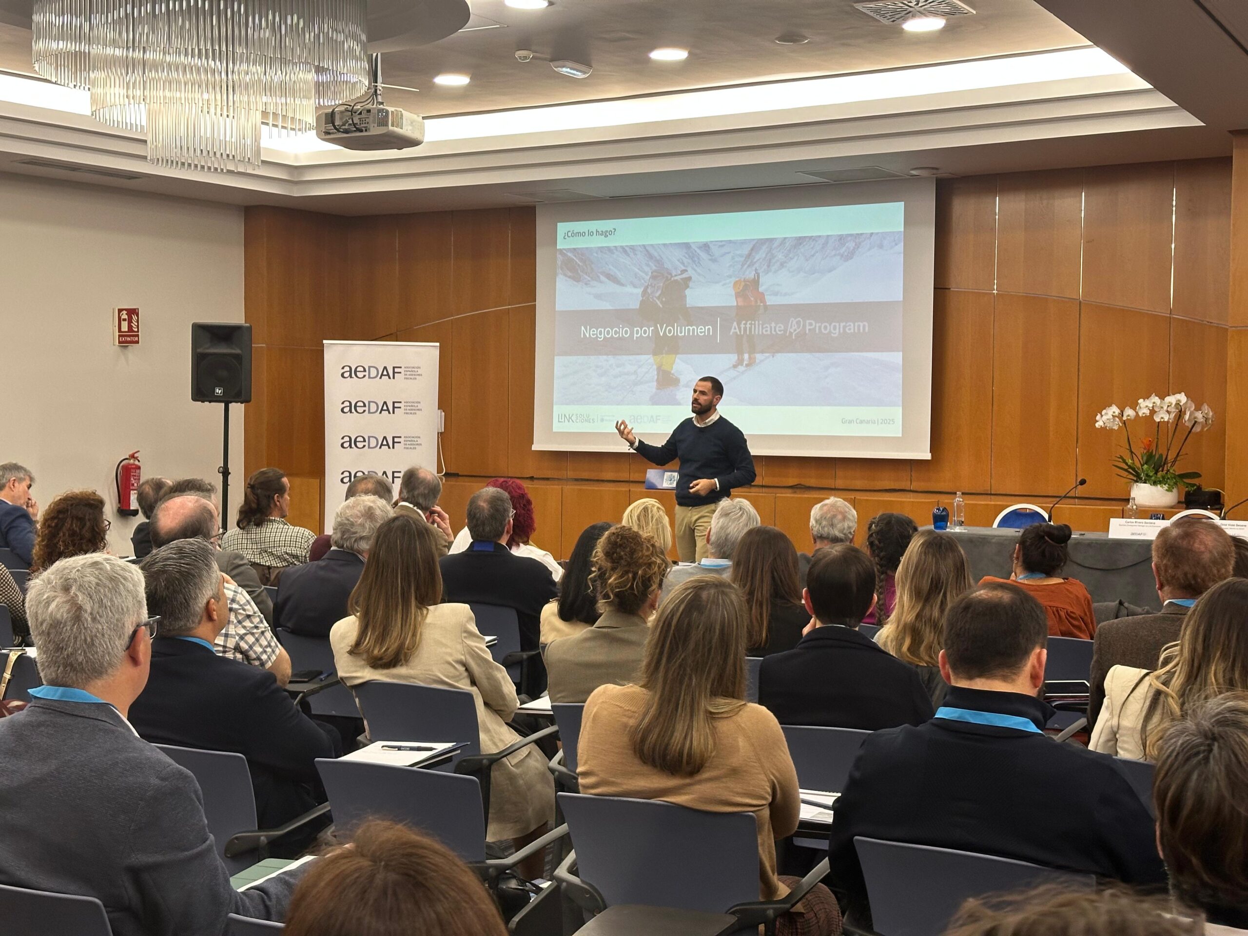 Laura y Enrique hablan del canal de denuncias en las Jornadas de aedaf 2024